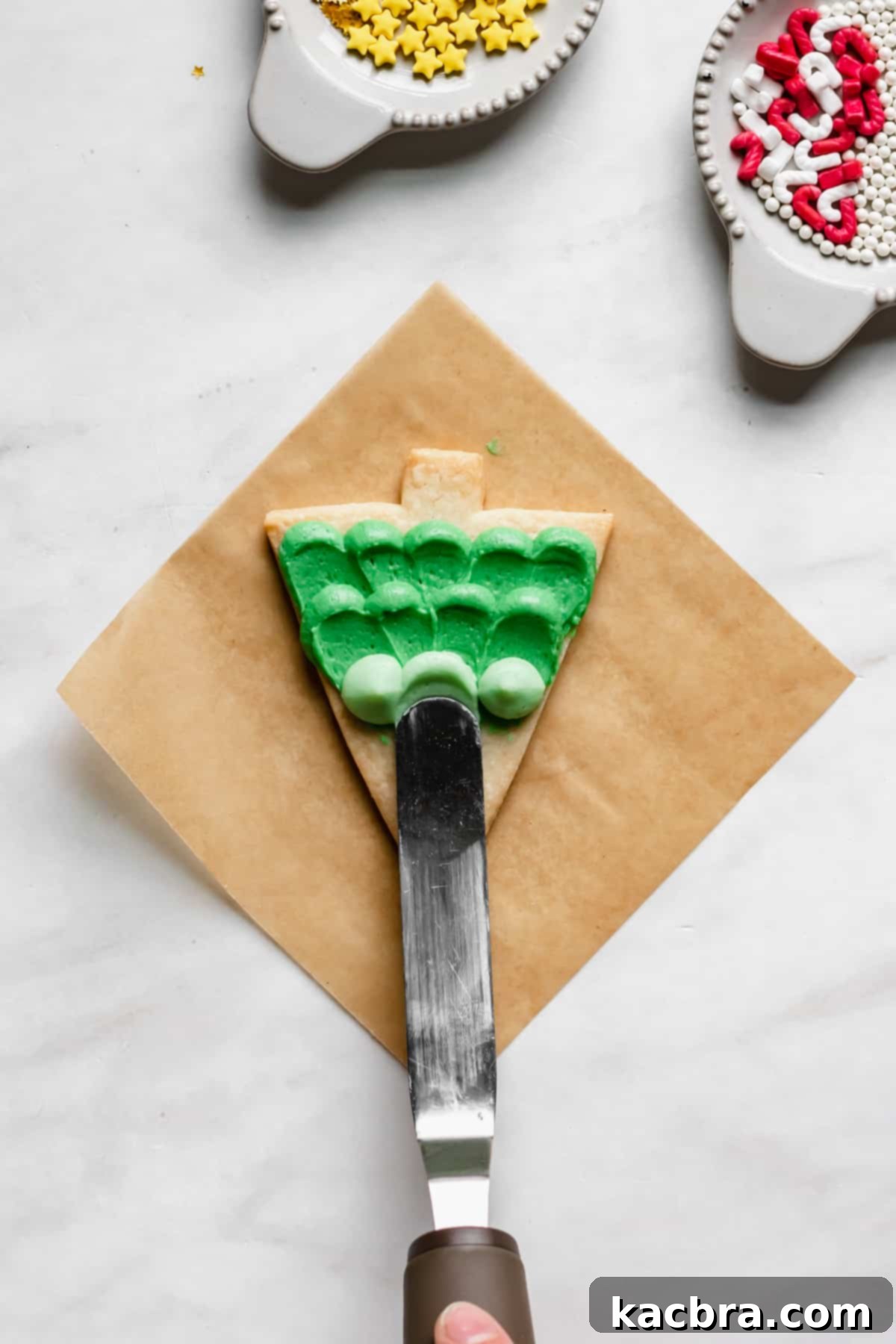 Offset spatula making the design in the icing.