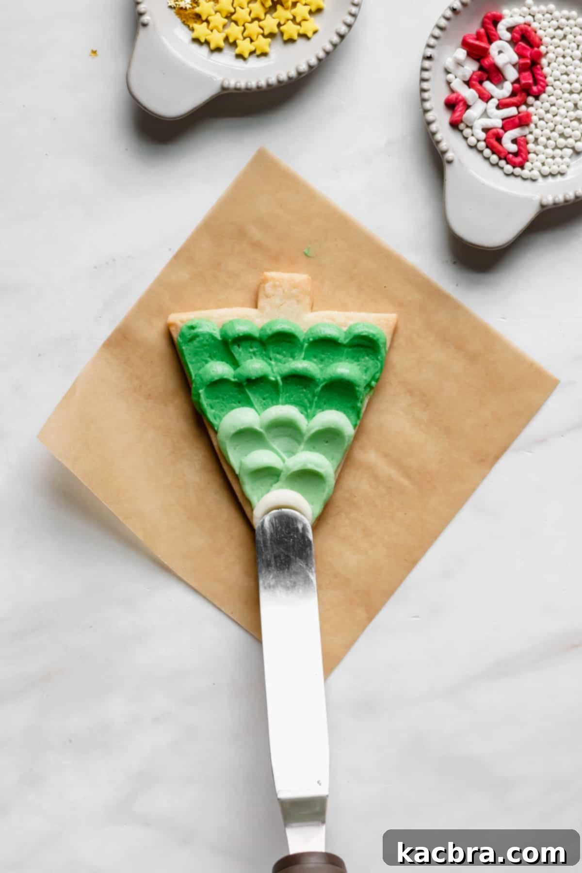 Offset spatula making the design in the icing.